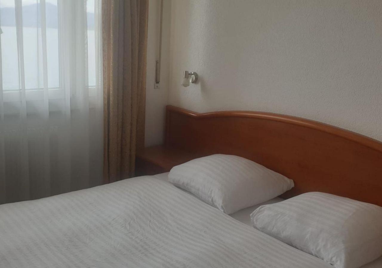 Hotel Du Quai Villeneuve Exteriör bild